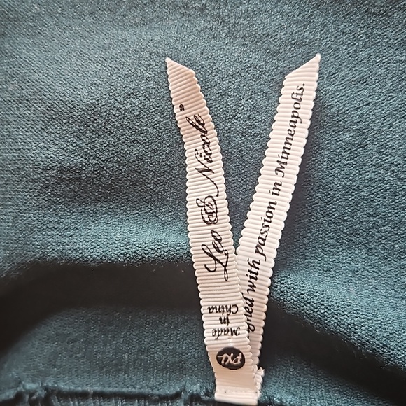 Leo & Nicole PXL Woman dark green cardigan like new - Picture 3 of 6